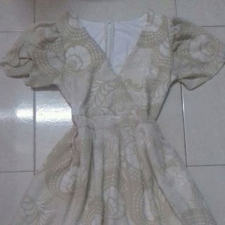 ĐẦM VOAN HOA