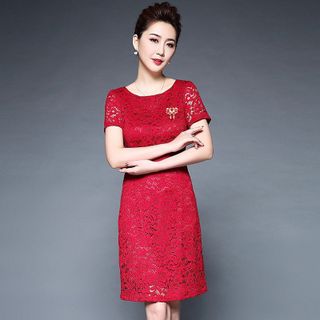 Đầm ren dự tiệc Cherry đỏ đính phụ kiện cài áo thời trang