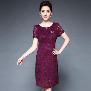 Đầm ren dự tiệc Cherry đỏ đính phụ kiện cài áo thời trang