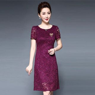 Đầm ren dự tiệc Cherry đen đính phụ kiện cài áo thời trang
