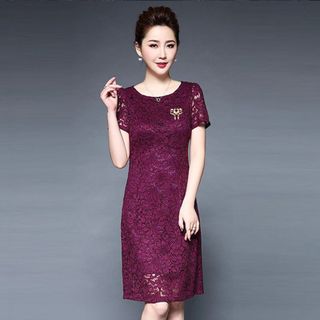 Đầm ren dự tiệc Cherry màu rượu nho đính phụ kiện cài áo thời trang