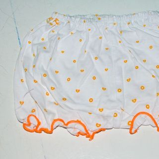 Quần chục bé gái phồng trắng rơi