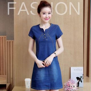 Đầm jean suông cổ V phối túi