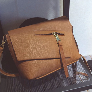 TÚI ĐEO CHÉO NẮP LỆCH