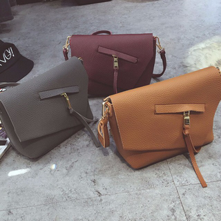 TÚI ĐEO CHÉO NẮP LỆCH