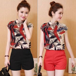 Set short quần đen áo họa tiết in 3D cổ lọ tròn
