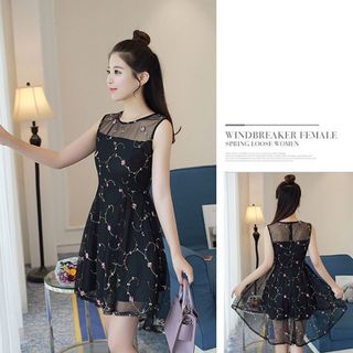 Đầm ren đuôi tôm phong cách Amy Trắng
