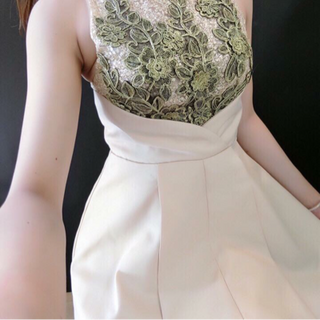 đầm xoè phối ren kim sa