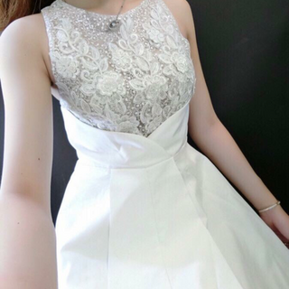 đầm xoè phối ren kim sa