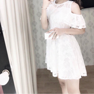 đầm ren xoè tay khoét