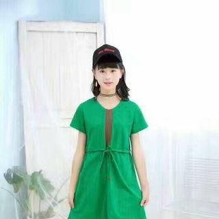 Vay trơn kẻ sọc trước ngực