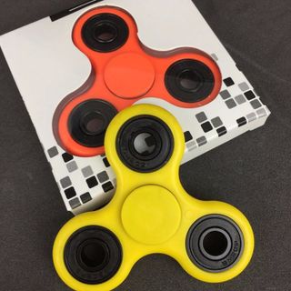 Con quay 3 cánh Fidget Spinner