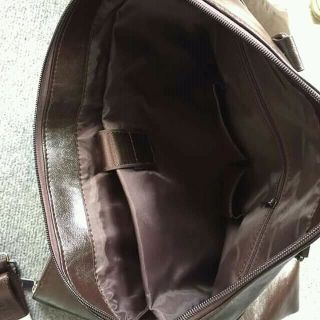 cặp da công sở và laptop