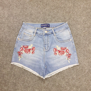 Short jean thêu