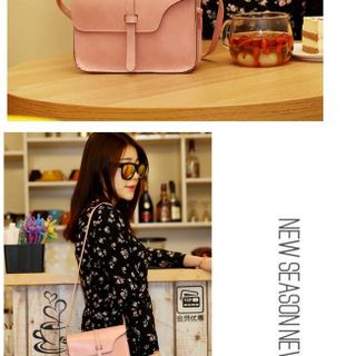 Túi đeo chéo mini QChau