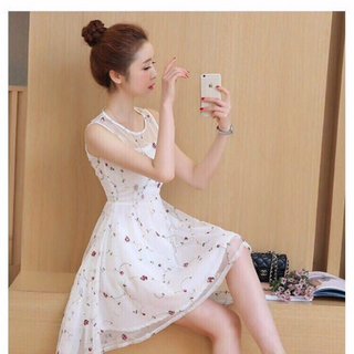đầm xoè sát nách thêu hoa nổi