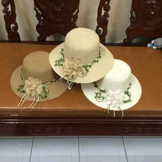 Mũ cói đai xanh hoa to