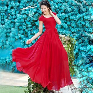 Đầm maxi đen cổ vuông Bella có size XL