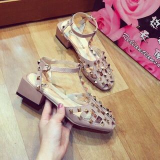 LOẠI I-GIÀY SANDAL ĐẾ VUÔNG RỌ ĐINH