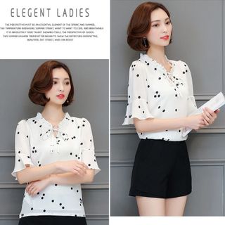 Áo Sơ Mi Kiểu Cổ V Nhún Cột Nơ Nền Trắng Chấm Bi Đen