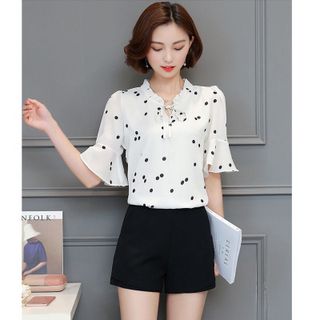 Áo Sơ Mi Kiểu Cổ V Nhún Cột Nơ Nền Trắng Chấm Bi Đen