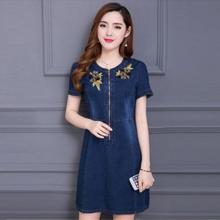 Đầm Jean Thêu Hoa Phối Dây Kéo Trước
