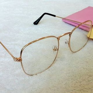 Mắt kính ngố nobita