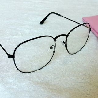 Mắt kính ngố nobita