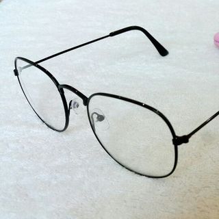 Mắt kính ngố nobita