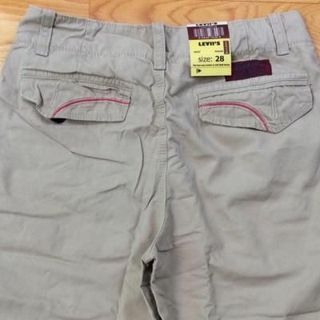 Quần short kaki Levis