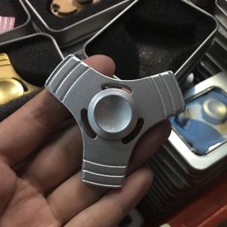 CON QUAY 3 CÁNH FIDGET SPINNER COMPASS