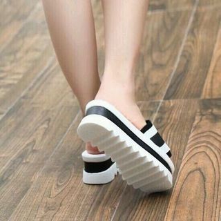 DÉP QUAI NGANG NỮ XINH