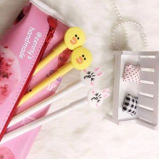 Bút nè Mn bút bao cute luôn nha 
Mực xanh vs đen nha 
Odr 12k / 1c ship từ 3c nha