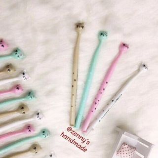 Bút nè Mn bút bao cute luôn nha 
Mực xanh vs đen nha 
Odr 12k / 1c ship từ 3c nha