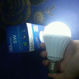 BÓNG ĐÈN LED TÍCH ĐIỆN