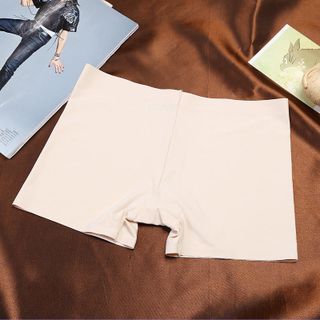 Quần đúc dáng đùi độc đáo tinh tế