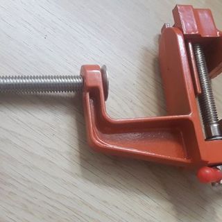 Ê tô mini