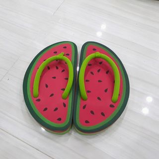 Dép mang đi biển trái cây