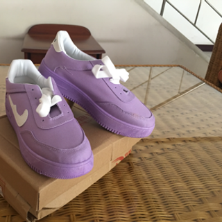 giày thể thao trẻ trung năng động