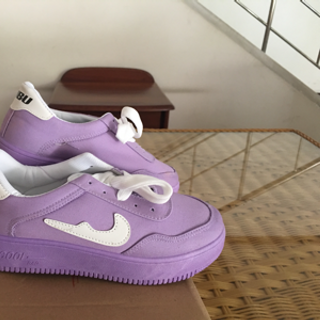 giày thể thao trẻ trung năng động