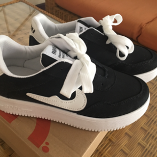 giày thể thao trẻ trung năng động