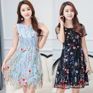 Đầm Xòe Ren Lưới Thêu Sun Flowers Xanh