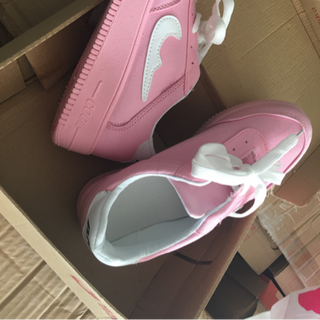 giày thể thao trẻ trung năng động