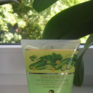 gel rửa mặt hạt mịn