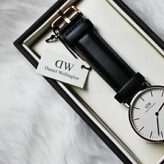 Đồng hồ dây da có hộp