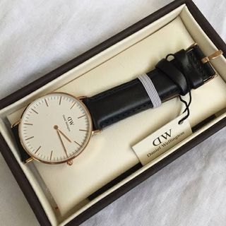 Đồng hồ dây da có hộp