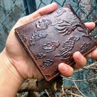 Ví cầm tay nam da bò 100 in hình Mãnh Long Tranh bá