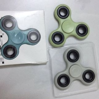 Con quay spinner dạ quang