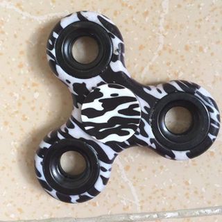 Con quay spinner họa tiết nhựa