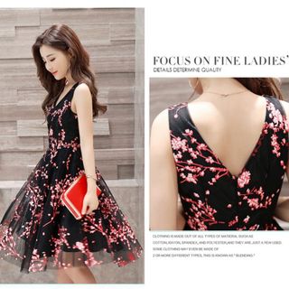 Đầm Xòe Ren Lưới Cổ V Hoa Trắng